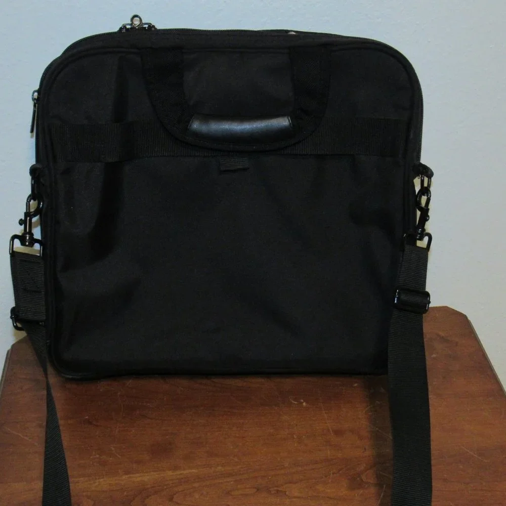 Targus Computer Laptop Black Case Travel Bag 16x14 Black Double Handles AC0063